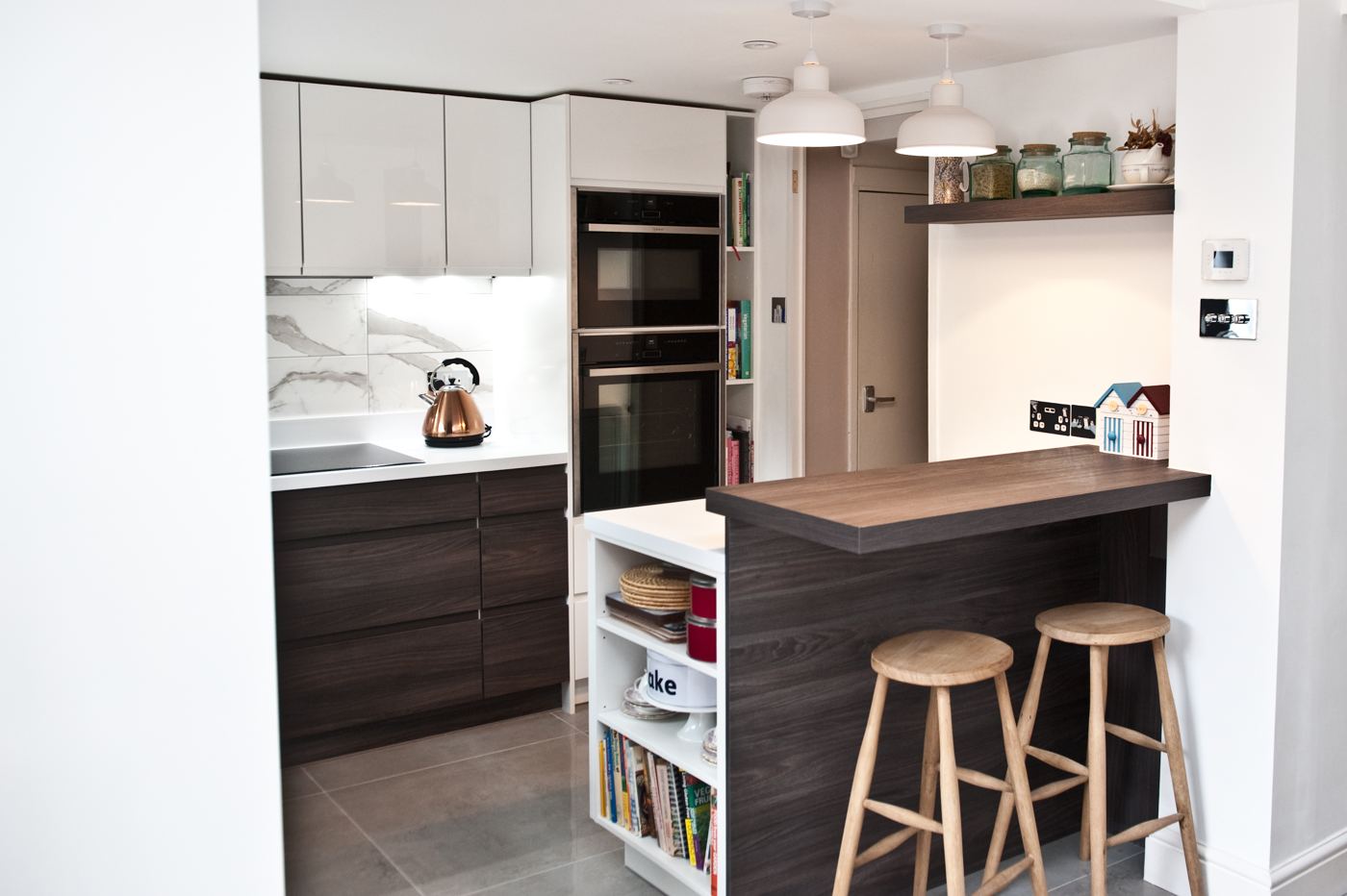 Kitchen with breakfast bar and open shelving